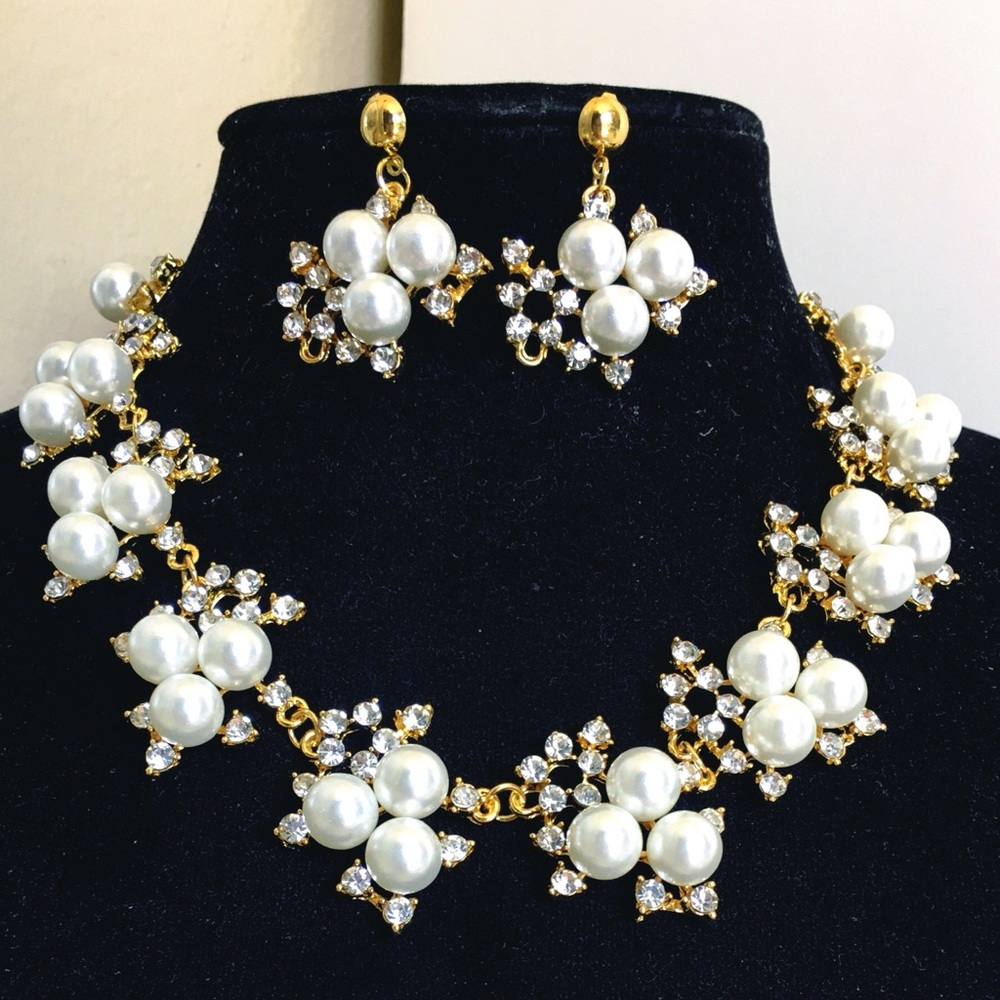 Pearly Necklace with earrings